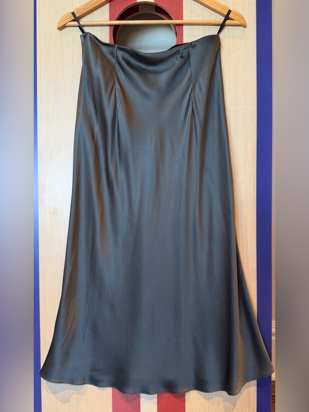 Quince 100% silk charcoal gray midi skirt Size S - Picture 2 of 5